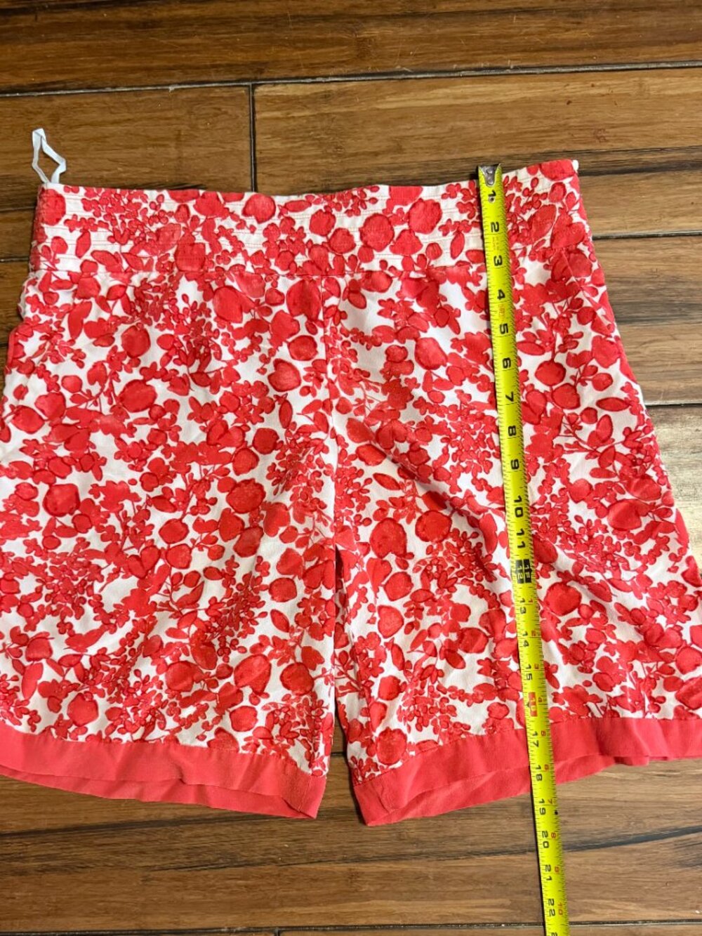 Tory Burch 100% Silk Red White Floral Print Shorts Resortwear Small - Picture 9 of 9
